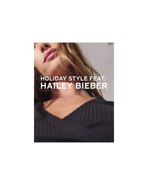 Hailey Bieber 90’s High Waisted Jeans Holiday Outfits Off The Cuff
