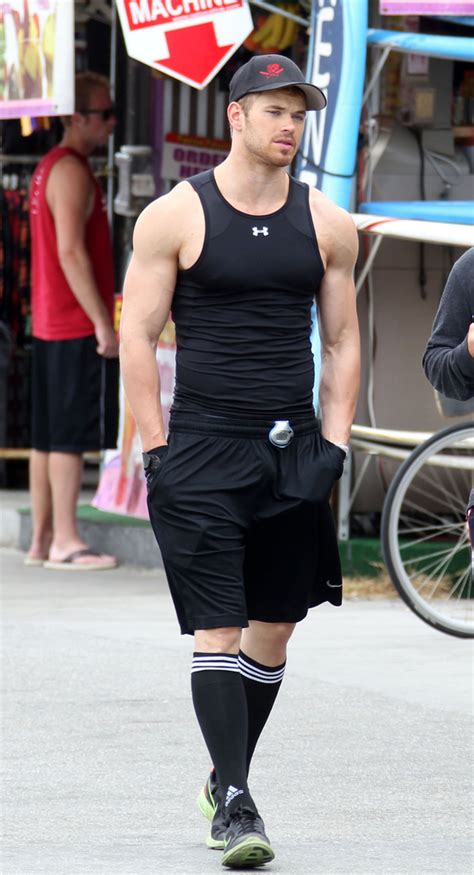 the kellan lutz bulge picture is fake but don t you worry the real version is still pretty great