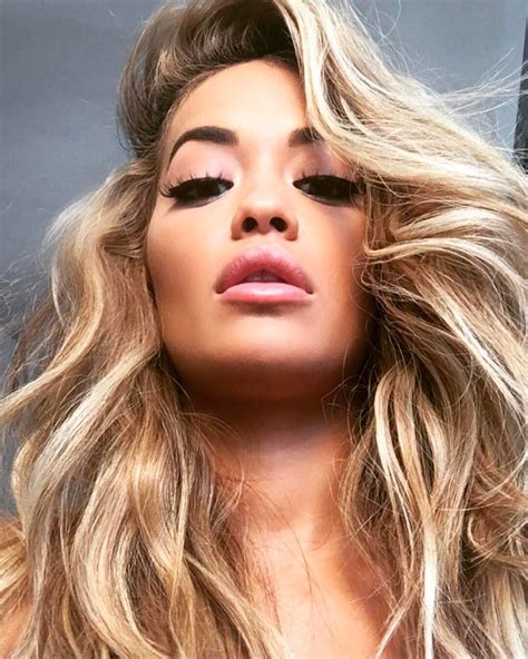 Rita Ora S Selfie Her Makeup Looks Amazing In 2019