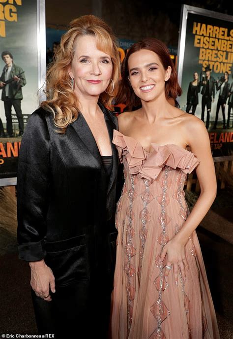 zoey deutch and her mother lea thompson both stun at la premiere of