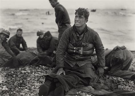 day anniversary army war photographer recalls  story   dramatic rescue photo usc