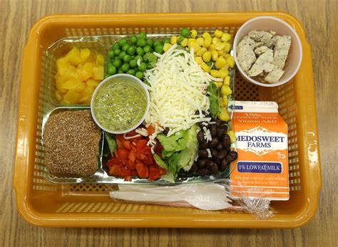 kids healthier lunch choices     salad bar