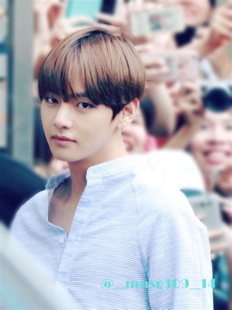 taehyung there he goes with those eyes again my kpop kings biases pinterest texting
