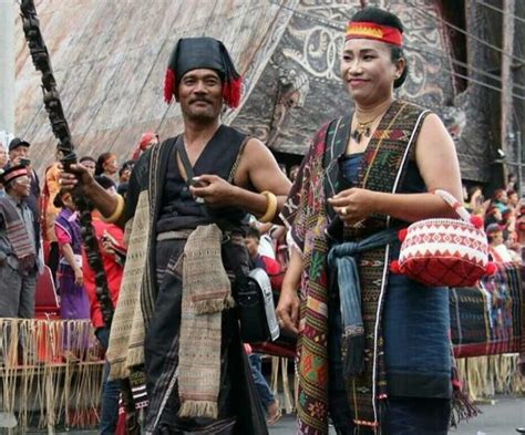 pakaian adat ulos pakaian adat ulos sumatera utara baju adat tradisional pakaian adat