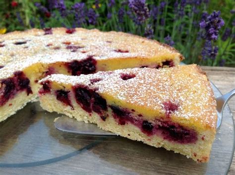 schwarze johannisbeerkuchen mit mandeln mit bildern