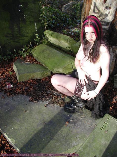 cemetery gothic girl fetish porn pic