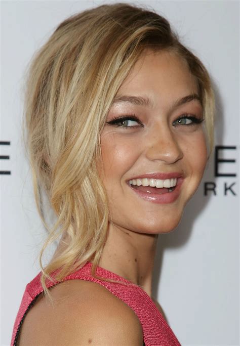 Celebrity Makeup Idea Gigi Hadid S Pink Eyeshadow At The Daily Front