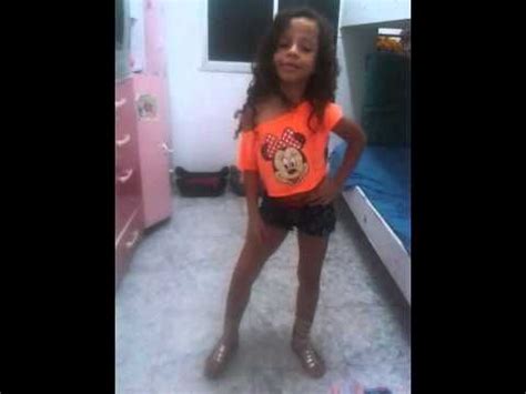 menina de  anos dancando anitta youtube roupas femininas  adolescentes anitta menina