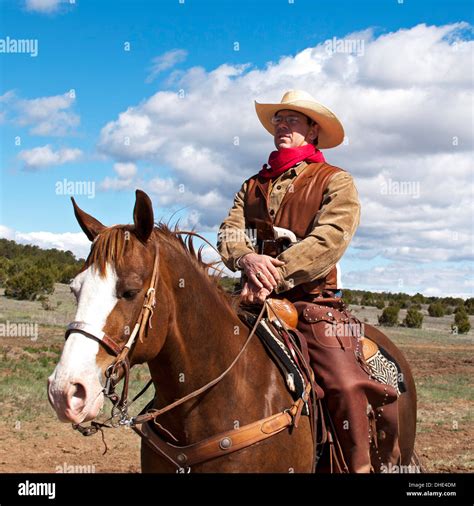 vaquero en su caballo el final del camino jubilar del salvaje oeste