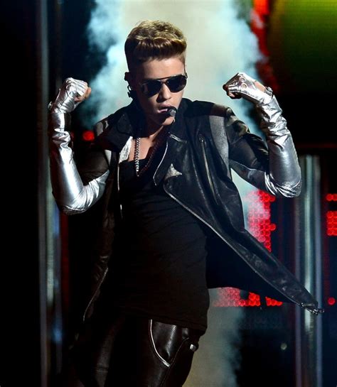 whoa leather daddy justin bieber debuts new leather daddy look while flexing massive biceps at