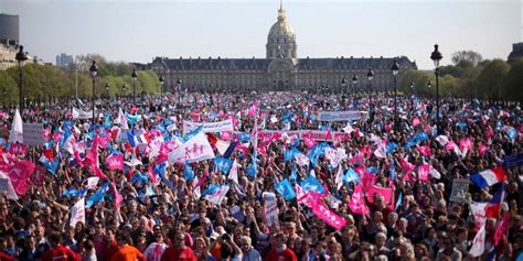 french president signs gay marriage into law