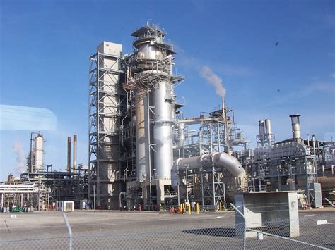 africas richest man    grant  dangote oil refinery