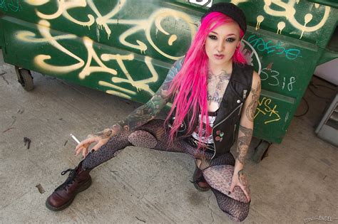 Smoking Tattooed Kelsi Lynn In Ripped Pantyhose Flaunting Naked Ass In