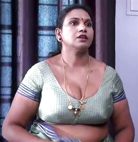 Desi Tamil Housewife Remove Saree Blouse Pic साड़ी में