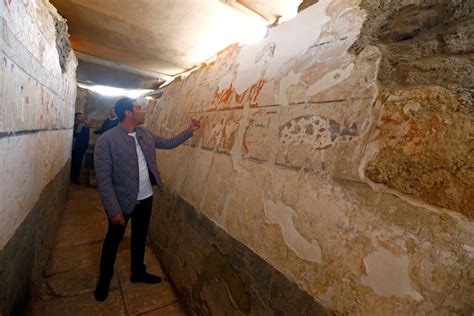 4 400 Year Old Tomb Discovered Near Giza Pyramids Reveals