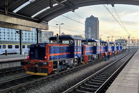 cz loko  delivered  effishunter  locomotives   polish carrier pkp intercity