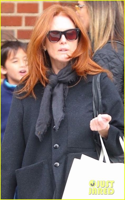 Full Sized Photo Of Julianne Moore Enjoys Day Shopping In Nyc 04