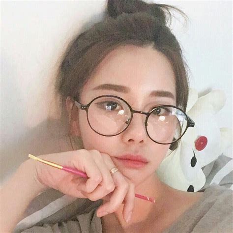 Pin By ᴜʟzzᴀɴɢ ♡ On ˚♡ G L A S S E S ♡ ˚ Ulzzang Girl Nerd Glasses