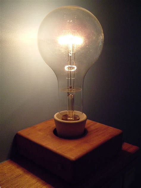 loopgainnet giant light bulb