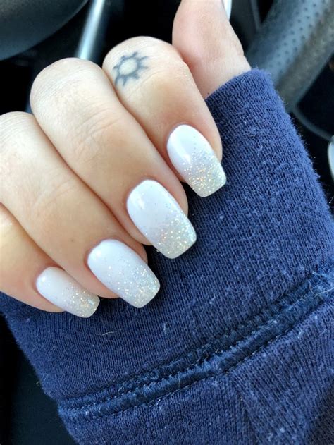 Glitter Ombré Dip Powder On Natural Nails Ombre Nails Nail Dipping