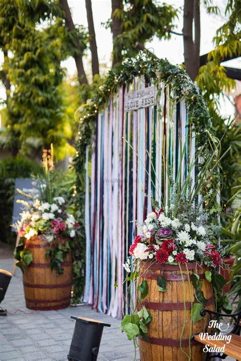 photo  pretty entrance floral decor