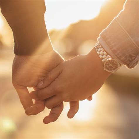holding hands    relationship   experts