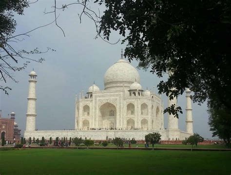 top  famous historical places  visit  india  historical hot