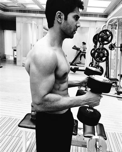 check out varun dhawan working hard on his six pack abs