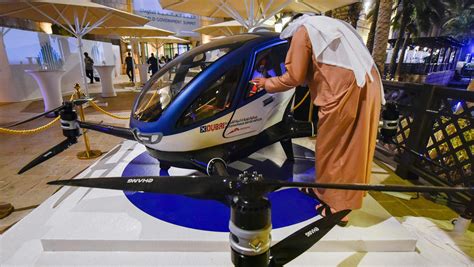 drone taxis dubai plans roll    flying pods