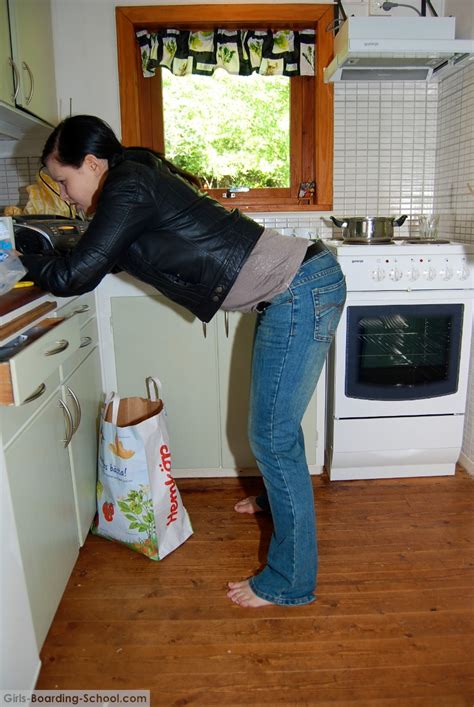 a quick quartering in the kitchen jilt her jeans spanking tgp
