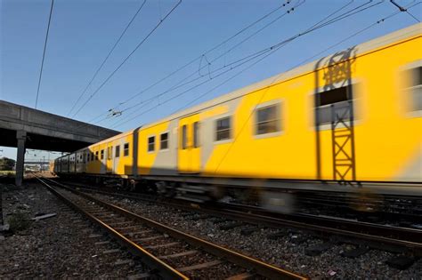 metrorail  kaap doen proeflopie vir naweekdienste op noordelike lyn netwerk