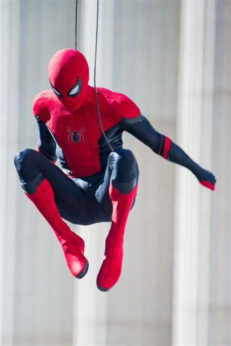 Tom Holland Confirms Spider Man S New Suit As Far From