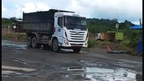 kadishub kotabaru sebut bahaya truk batu bara  jalan perlintasan desa