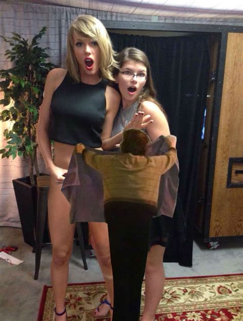 Taylor Swift S Belly Button Launches The Weirdest