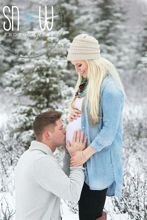 adorable winter maternity pictures