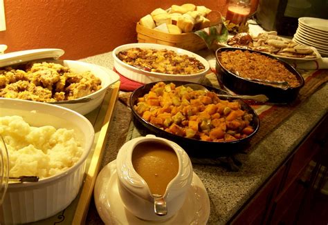 thanksgiving buffet serve  family meal  easy  redgage