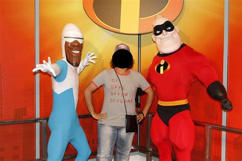 Meeting Mr Incredible And Frozone Disney S Hollywood