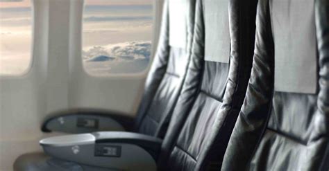 Why You Shouldnt Recline Your Airplane Seat Cn Traveller
