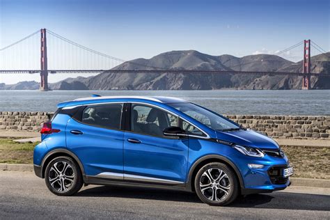 opel ampera  detailed   launch  official km range carscoops