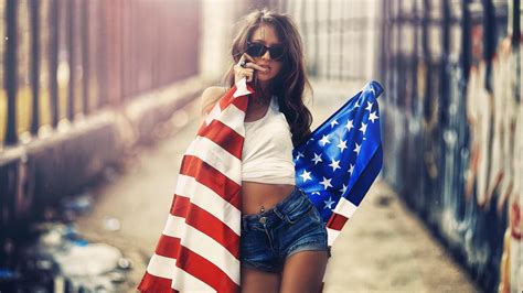 These Patriotic Girls Are Sexy And Keep America Beautiful The Old Man
