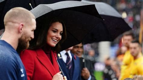 kate middleton remains calm as royal fan breaks this ‘unwritten rule