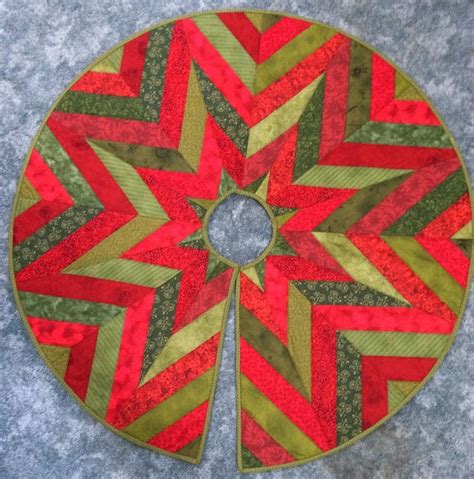 machine quilted christmas tree skirt   double star pattern