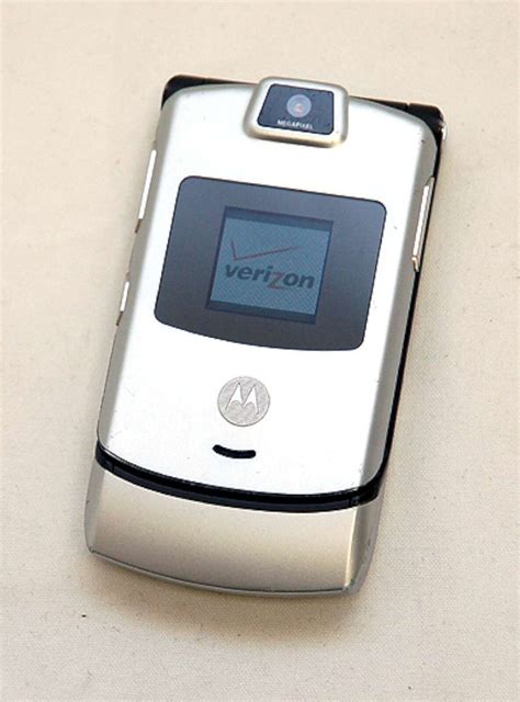 Motorola Razr V3m V3 Verizon Cell Phone Razor Silver Razer Flip Camera