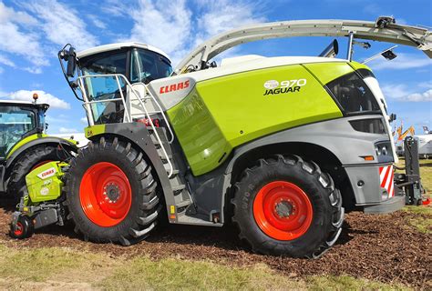claas  launch  man powered hp flagship forager agrilandcouk