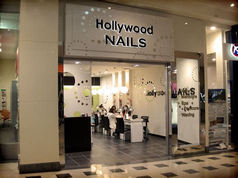 hollywood nails     luxurious   scale nails  spa