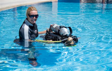 women scuba divers editorial stock image image of exterior 73265299