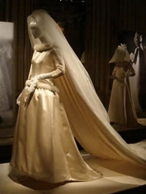 Wedding Wednesday Queen Fabiola S Gown Royal Wedding