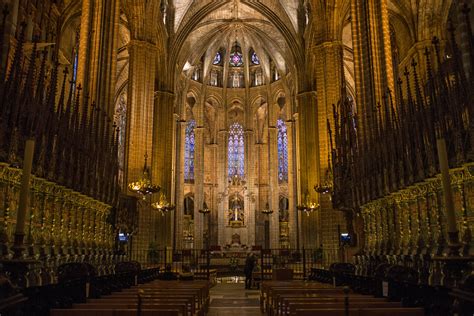 barcelona cathedral  gothic quarter tiptoeingworld