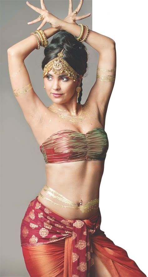 Thats Hot Actress Lara Dutta Hot Navel And Armpit Show Sexy Pose