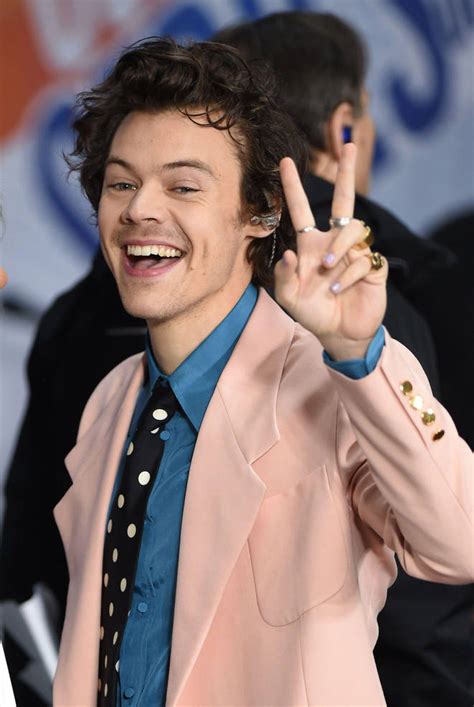 Harry Styles Pens Sweet Letter To Fan As He Returns To The Uk For